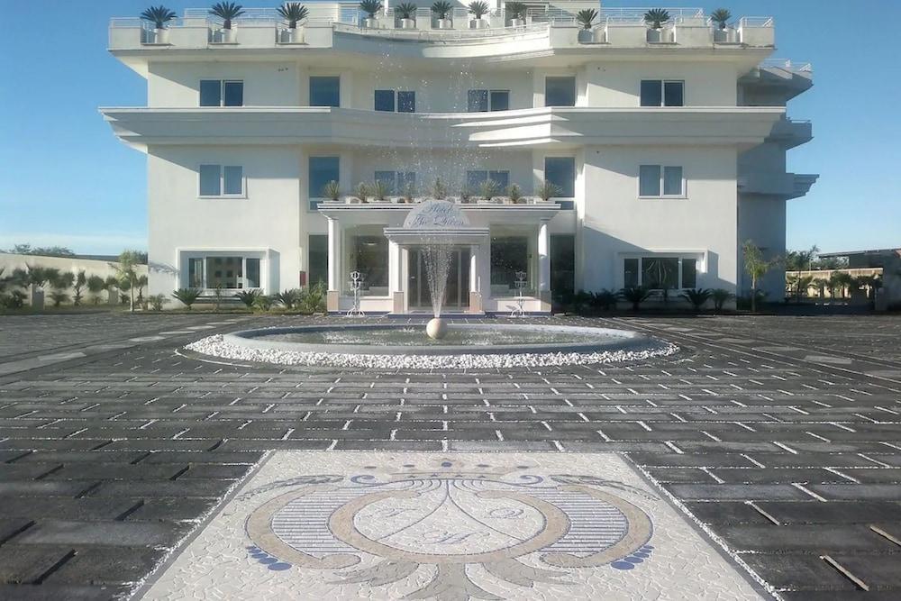 The Queen Hotel 4*