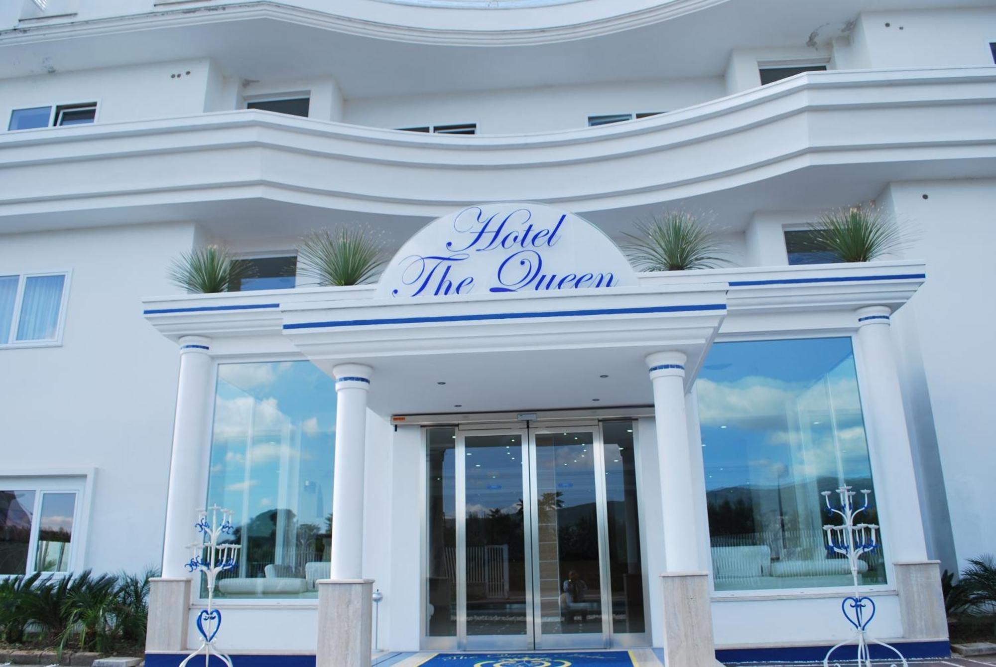 The Queen Hotel