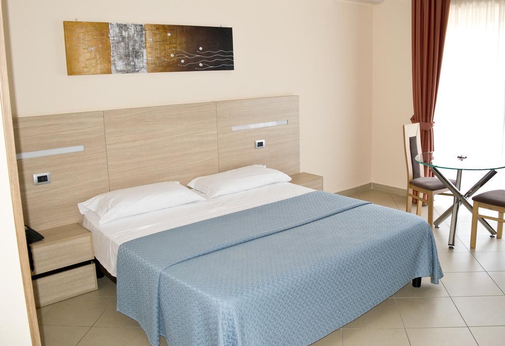 The Queen Hotel 4*