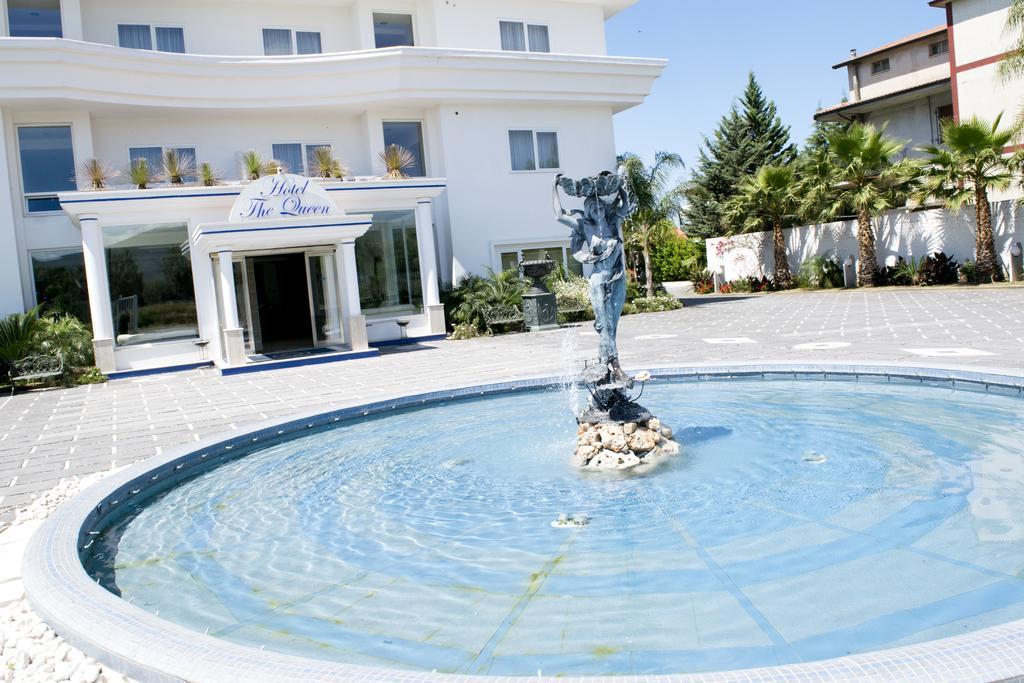 Hotel The Queen 4*