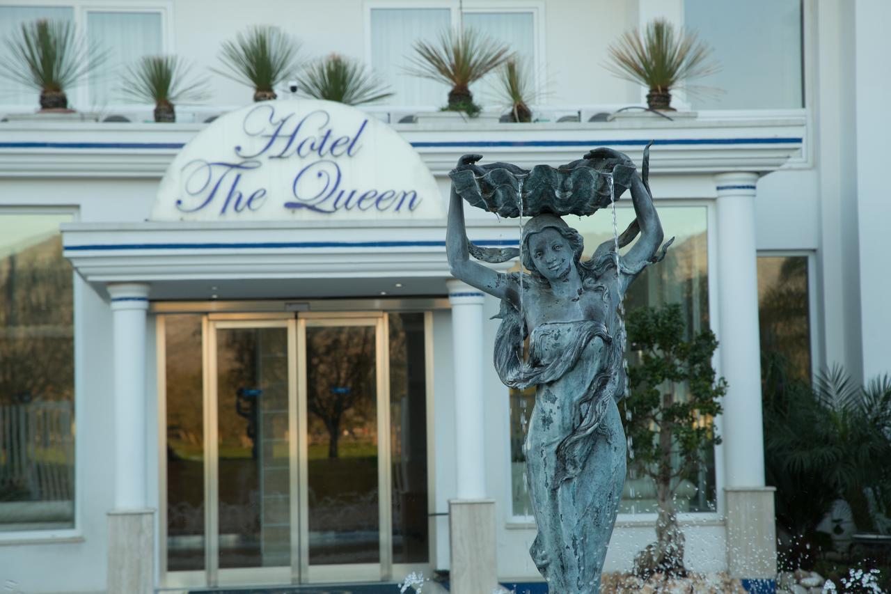 The Queen Hotel